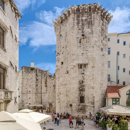 Apartment Martini Split