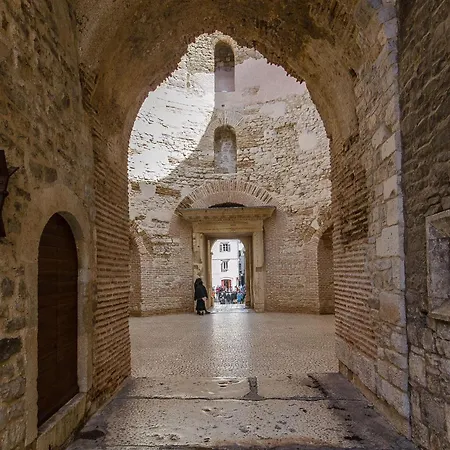 شقة Martini سبليت